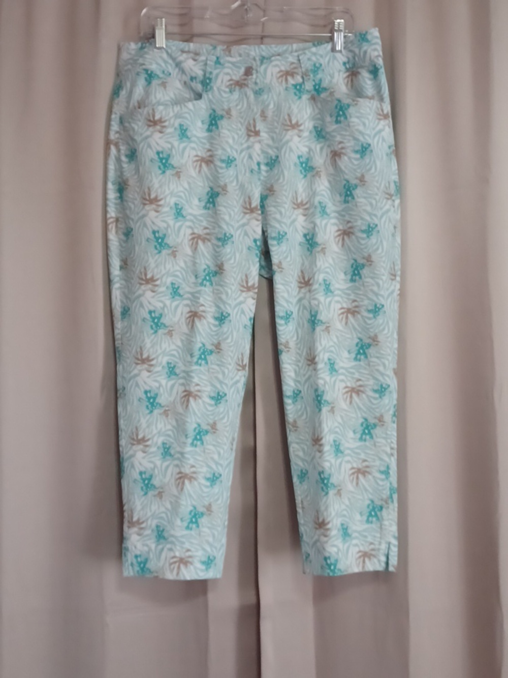 Daily Sports Green Palm Tree Geo Stretch Blend Golf Capri Pants, Pockets